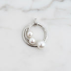 Circle pendant with three beautiful pearls - Terciany 