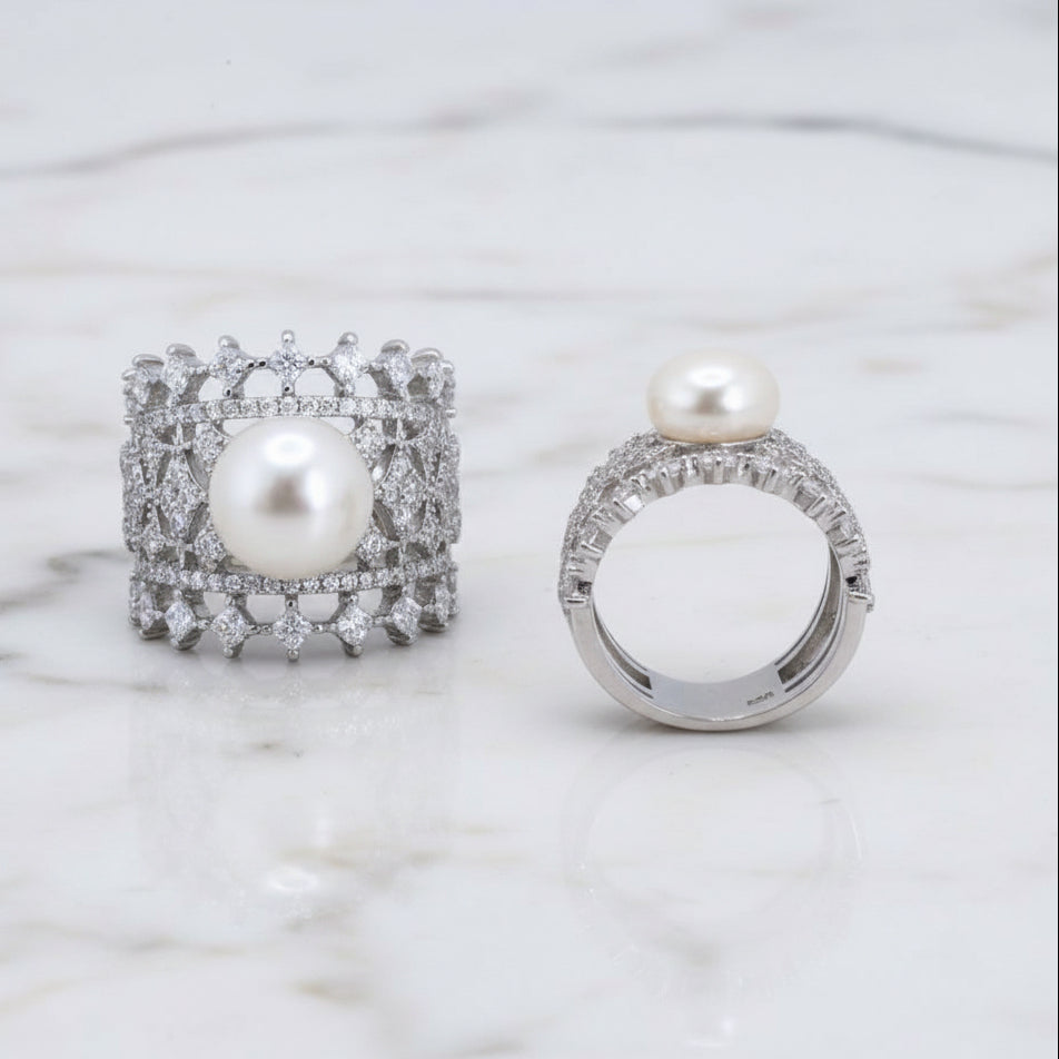 Meshed Cubic Zirconia Pavé Ring With Freshwater Pearl In Central - Terciany 