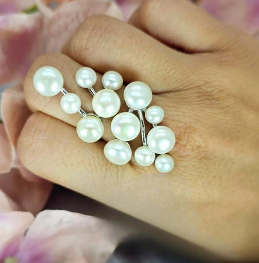 Stunning stunning statement ring with lots of freshwater pearls