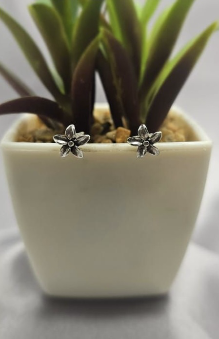 8mm frangipani flower stud earring