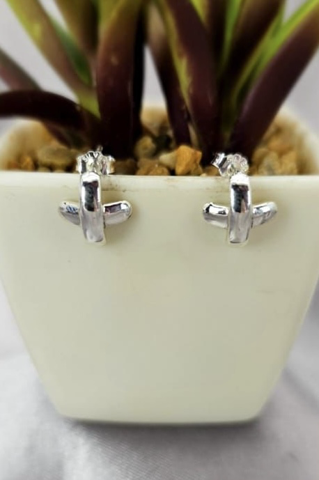 Solid cross studs