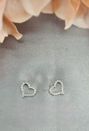 Cubic zirconia pavé heart studs