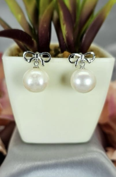 11mm Pearl stud with little bow