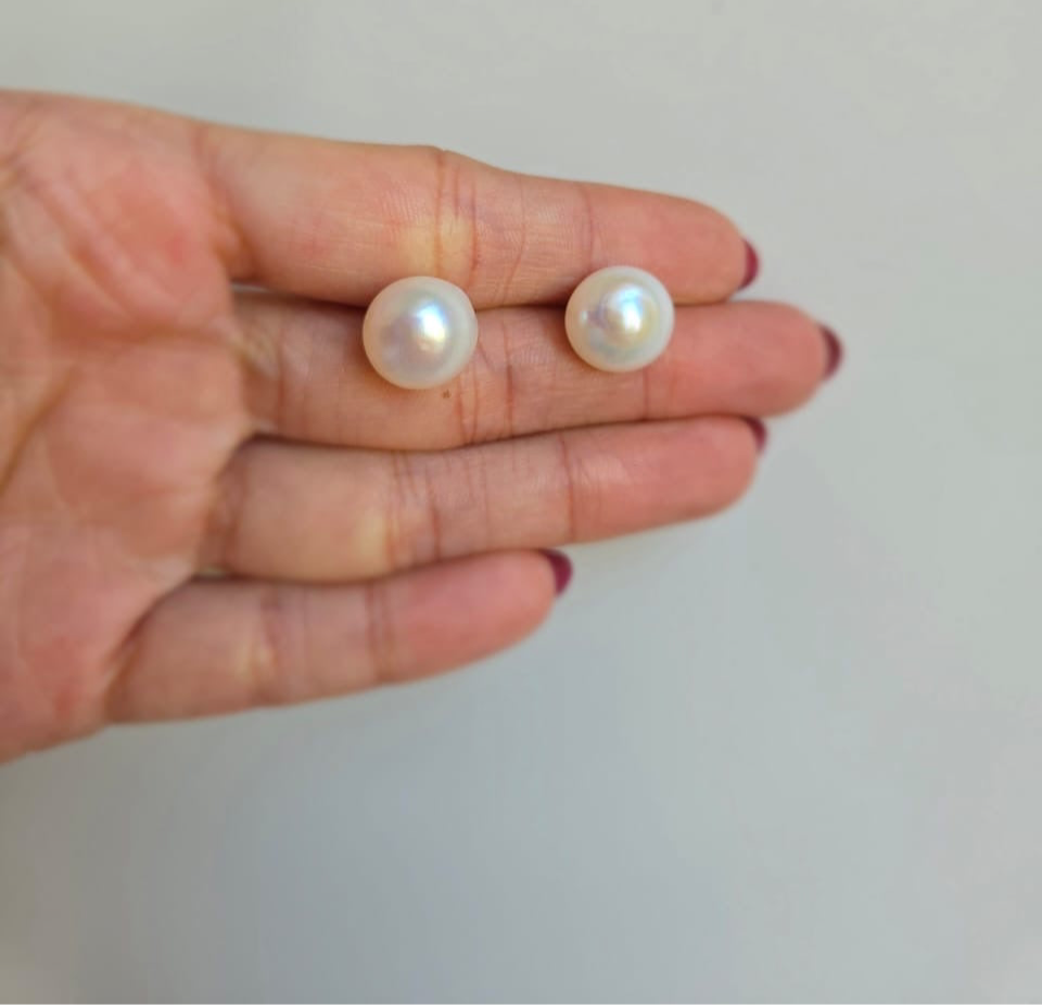 White 12-13 mm pearl stud earrings