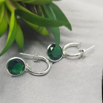 Green 10Mm Cubic Zirconia On Pretty Woman