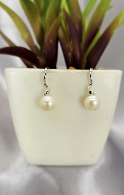 Freshwater pearl drop earrings