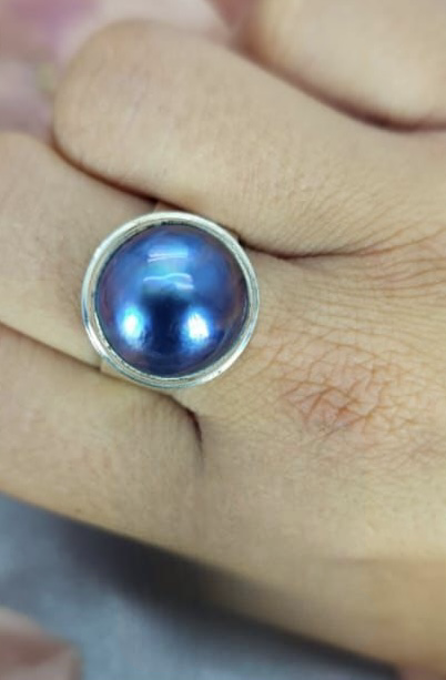 Stunning classic look 17mm blue Mabe ring