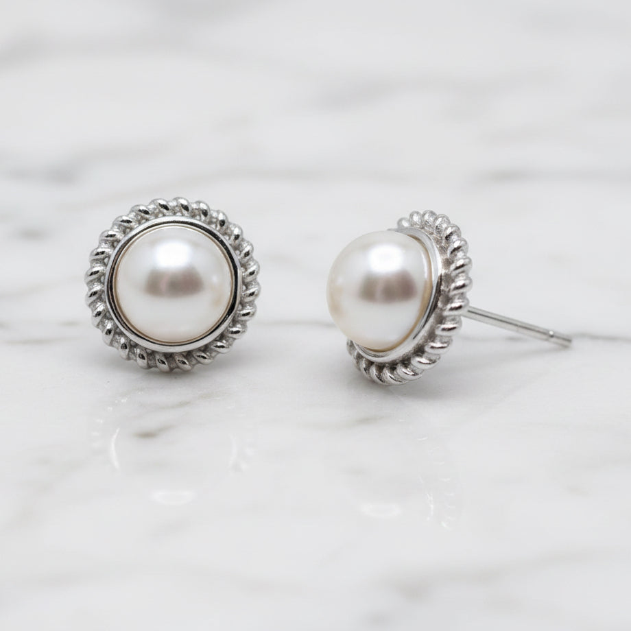 Beautifull Freshwater pearl stud earrings