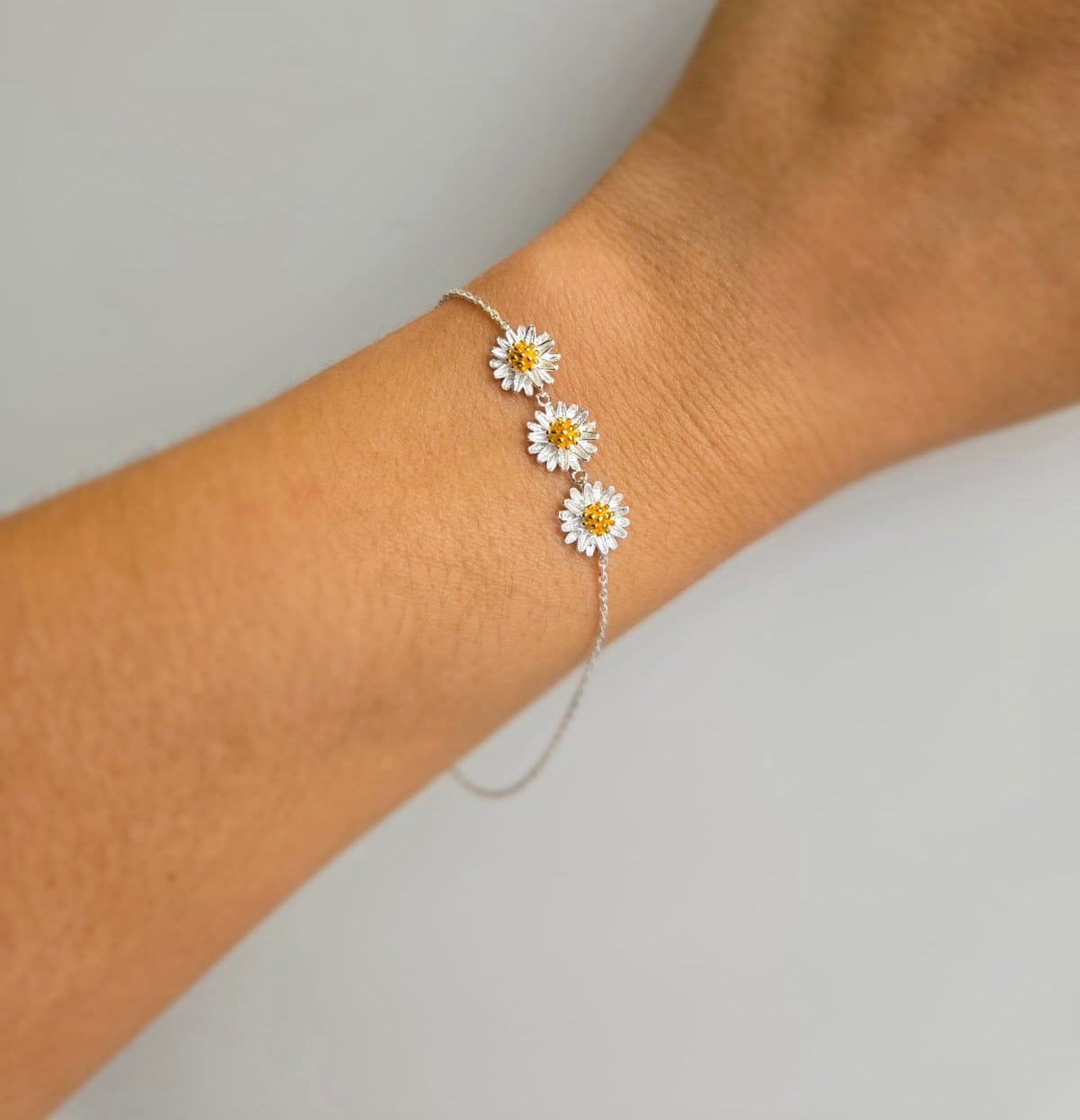 Three Pretty Daisies Bracelet