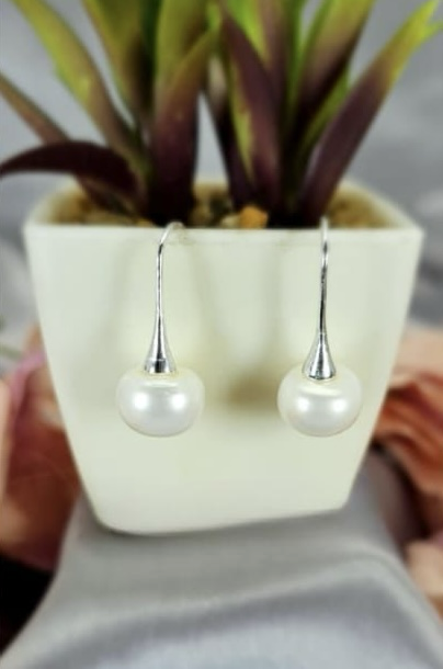 Classic Loop Pearl On Hook
