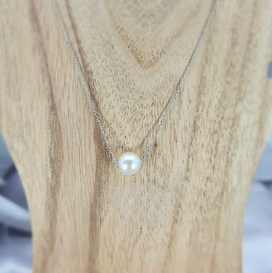 Stunning freshwater pearl on chain