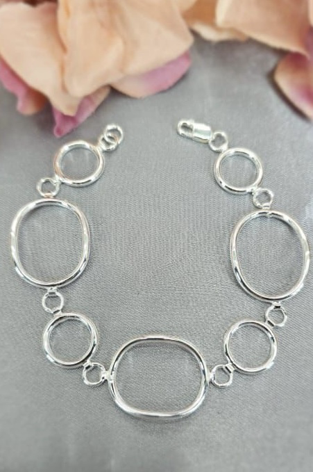 Sterling silver oval/circle bracelet