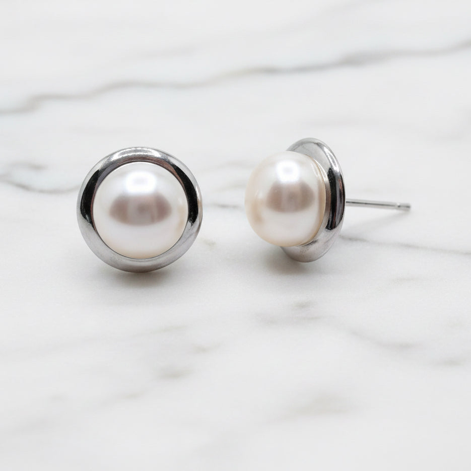 Classic Freshwater Pearls Studs
