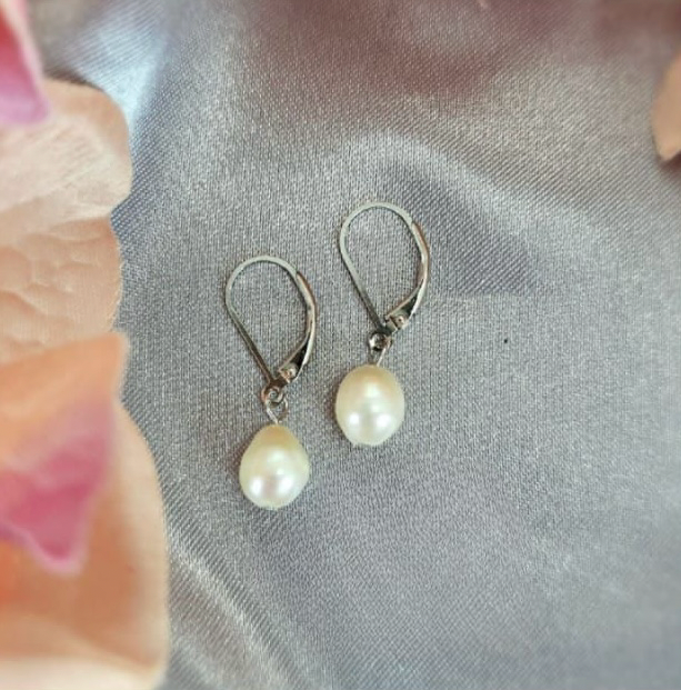 Comfy Clasp Setting With Beautiful 7Mm Freshwater Pearl