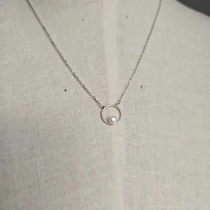 Sterling silver necklace with round circle detail and freshwater pearl