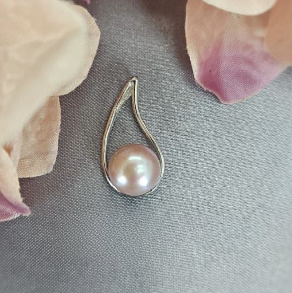 Sterling silver teardrop pendant with blush pink freshwater pearl