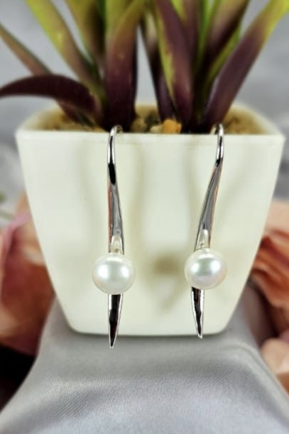 Long straight look Earring with freshwater pearl