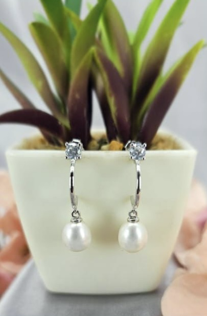 Freshwater pearl earrings with cubic zirconia stud