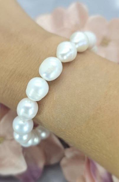 Stunning 11mm awesome freshwater pearl bracelet on elastic band