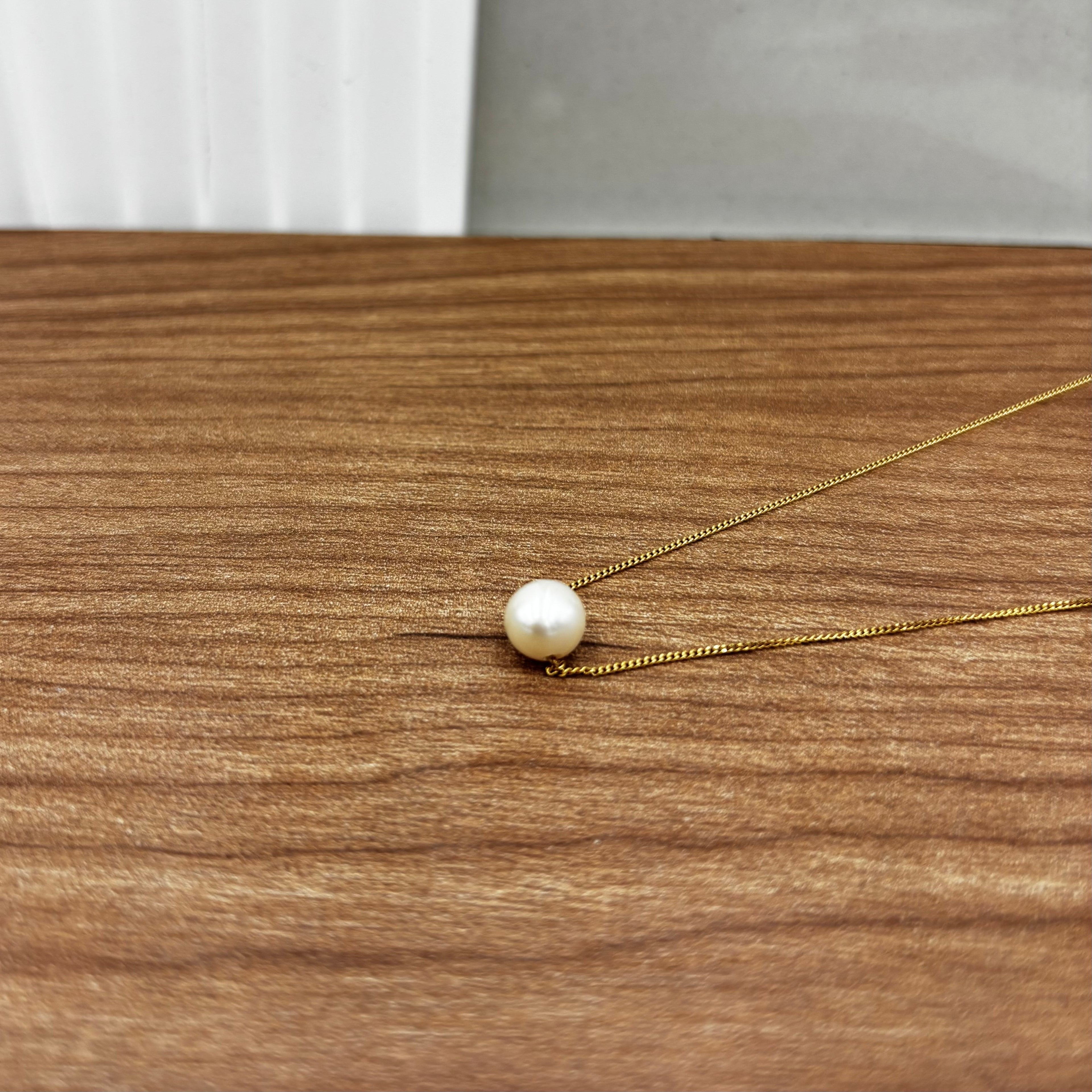 Gold necklace with freshwater pearl slider