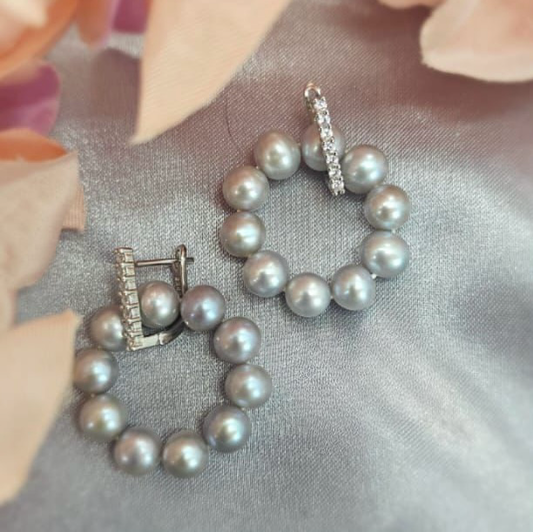 Huggy Earrings with attachable grey pearl circle