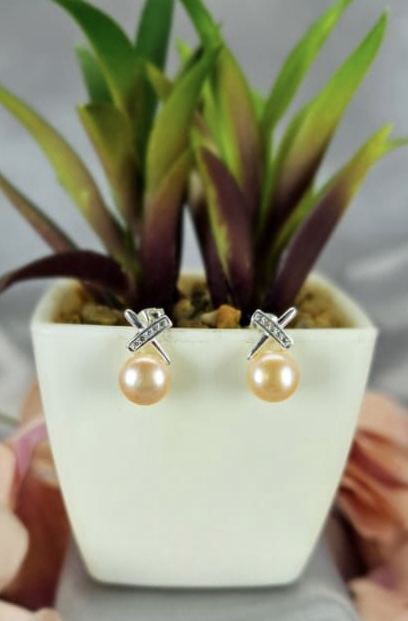 13mm gold coloured freshwater pearl with bling cross top