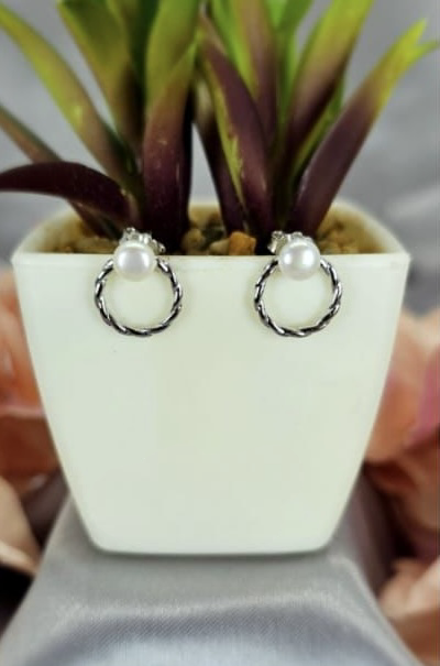 11 mm Round stud with freshwater pearl top