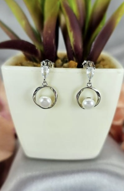 Pearl earring with bling top