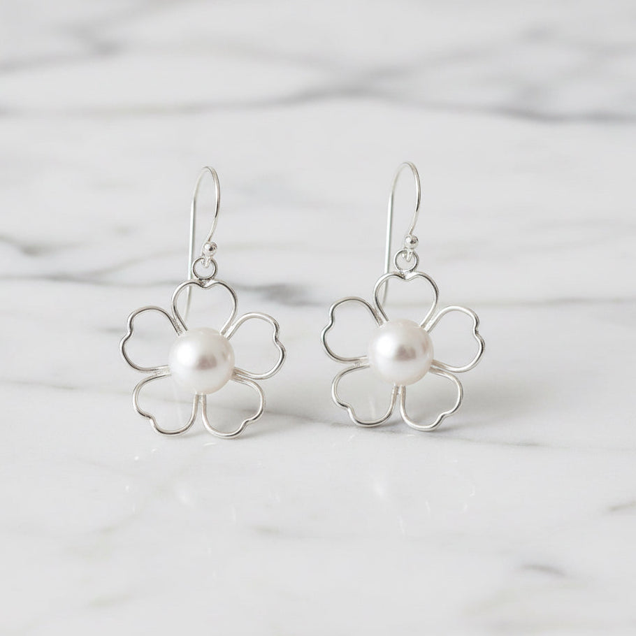 Sterling Silver Drop Daisies With Beauty Freshwater Pearl Middle