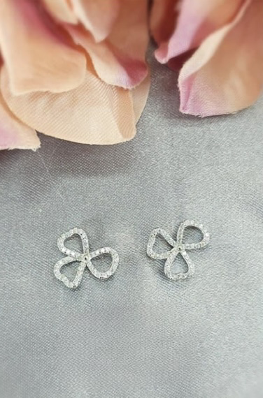 Stunning large Pavé flower stud