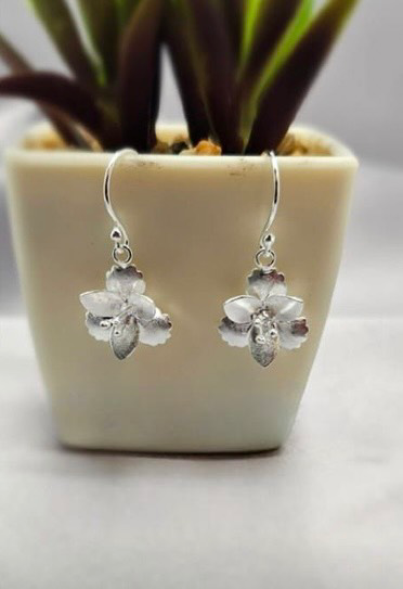 Drop flower earring