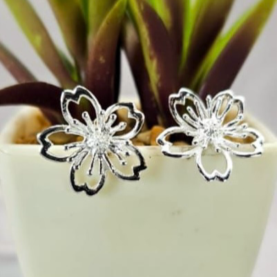 18Mm Flower Studs