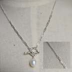 Paperclip Chain With Pearl Pendant On It - Terciany 
