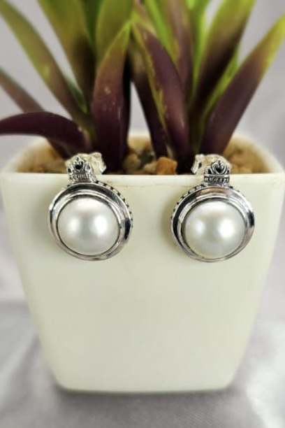 Stunning detailed Mabe pearl stud earrings