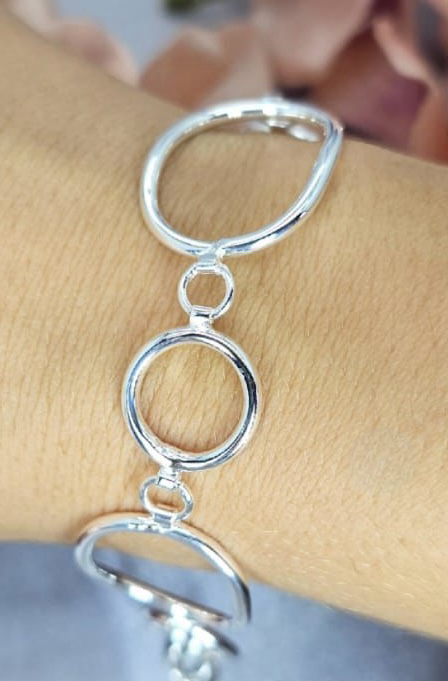 Sterling silver oval/circle bracelet