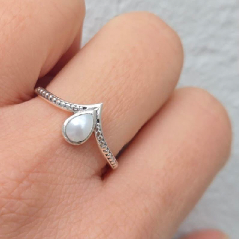 Wishbone Ring With Round Freshwater Pearl