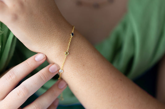 Stunning gold bracelet with shades of blue semi precious stones inbedded in chain