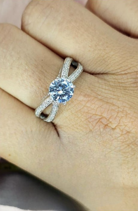 Stunning V Shape Ring With Cubic Zirconia