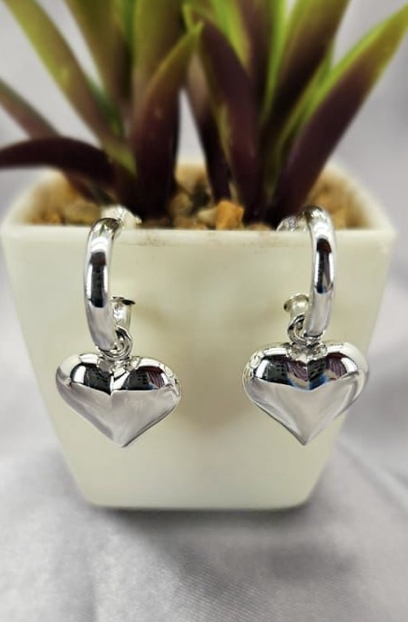 Pretty woman earrings with puffy hearts