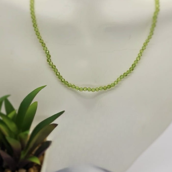 Stunning Peridot semi precious necklace