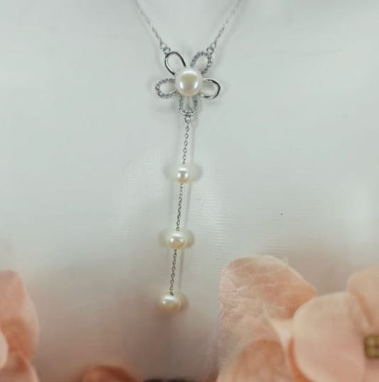 Sterling silver necklace with pavé detailed flower and pretty freshwater pearls