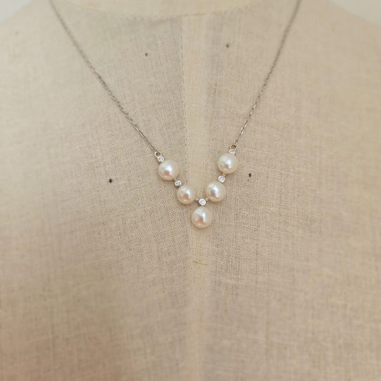 V shape pearl necklace