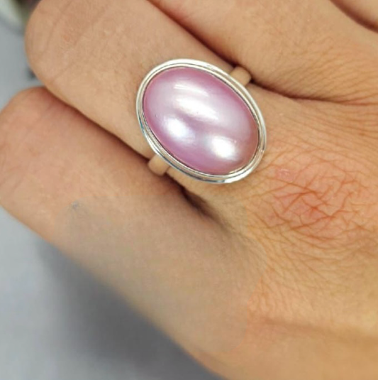 Stunning Oval pink Mabe ring