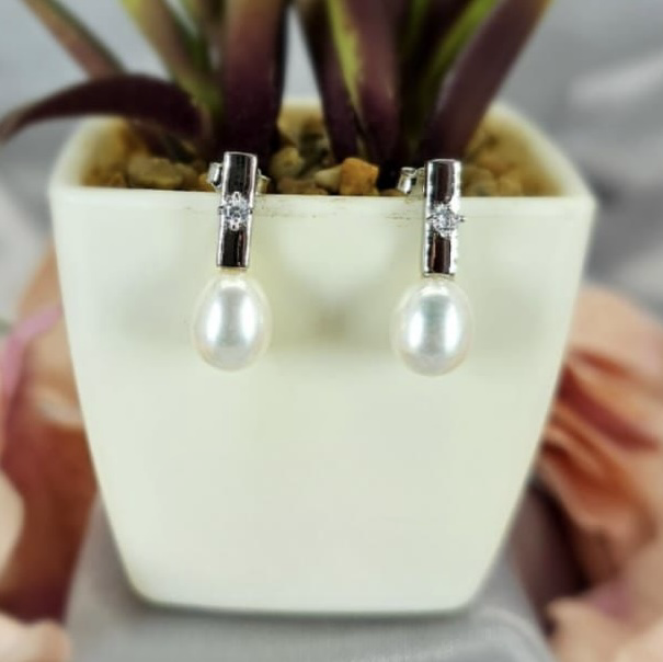 Modern Looking Sterling Silver Drops With Cubic Zirconia Stone