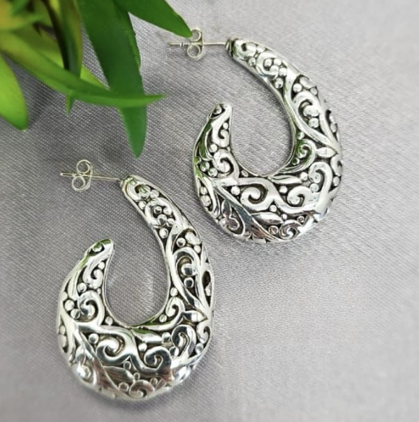 40x27mm Stunning filigree hoops