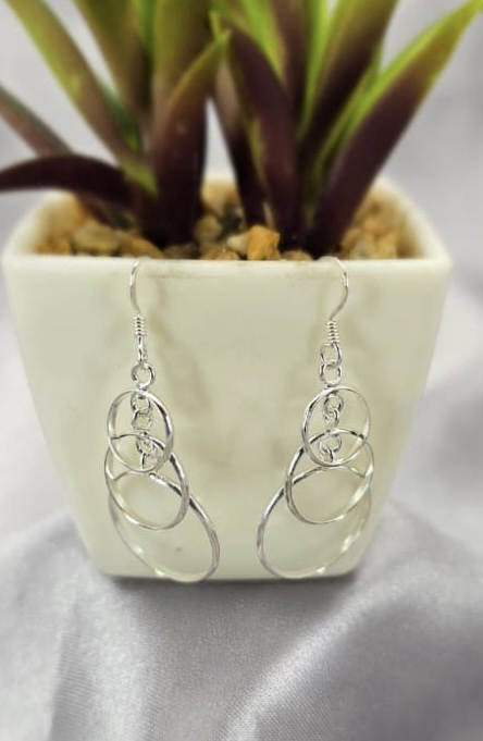 Three interlinked ring earrings