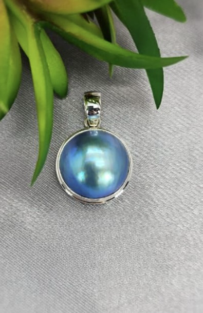 19mm Blue mabe Pearl pendant