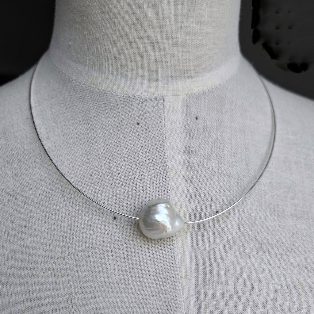 Necklace with a large pearl pendant on a mannequin
