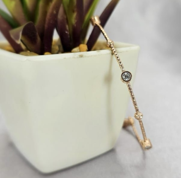 Rose gold bracelet with cubic zirconia