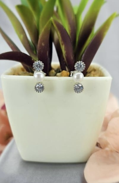 Beautiful studs with freshwater Pearl and two cubic zirconias